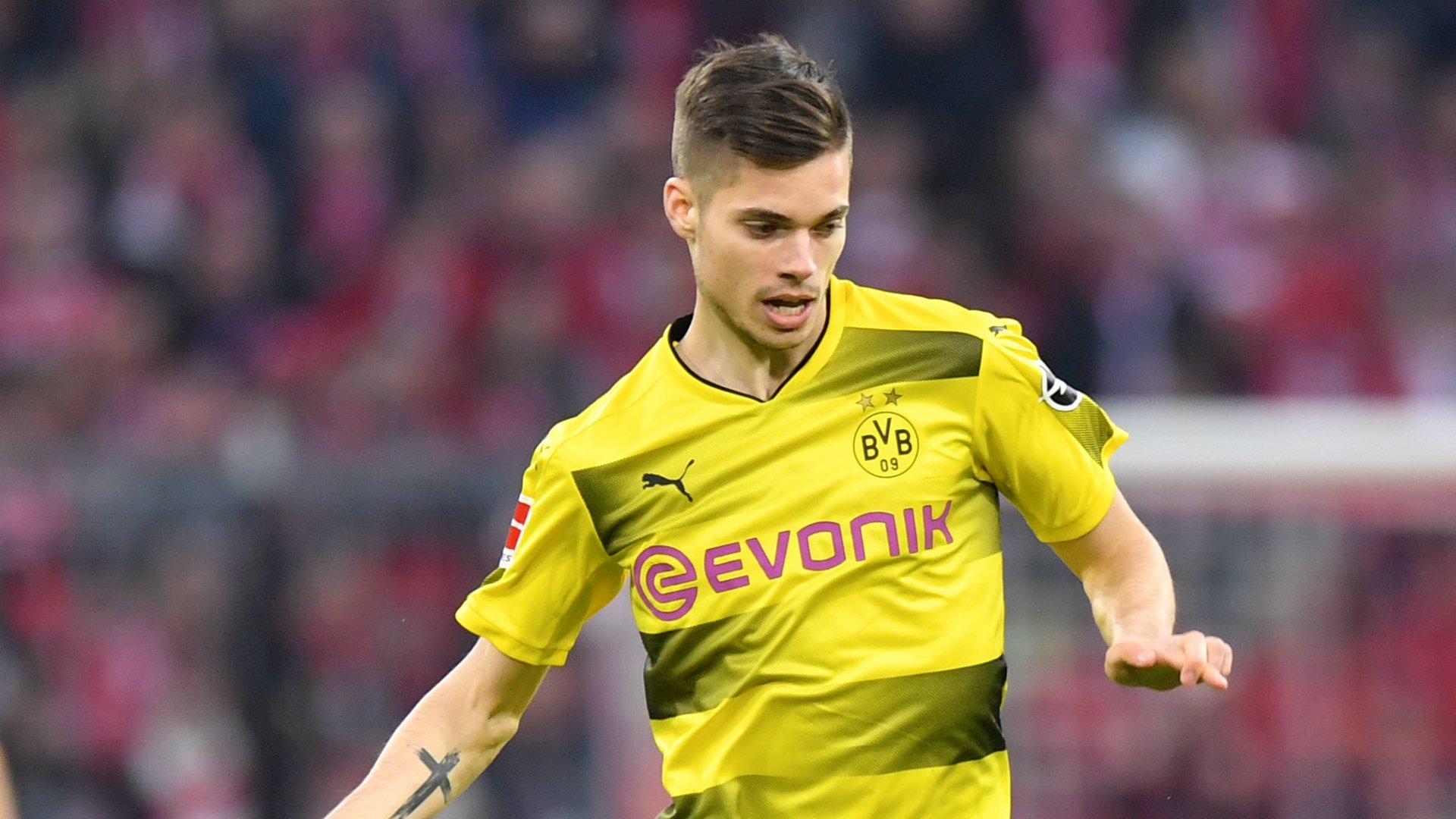 Nhiệt huyết thi  đấu Julian Weigl tại đội hình Dortmund 2017