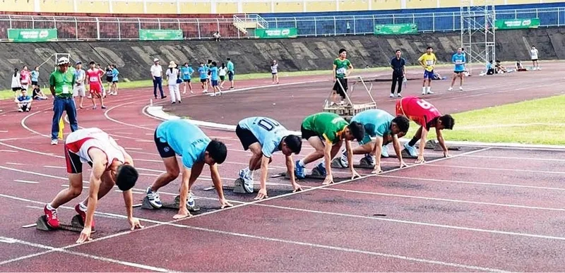 Thành tích chạy 100m của người bình thường phụ thuộc vào giới tính, độ tuổi, thể lực, thói quen vận động và cách đo thời gian.