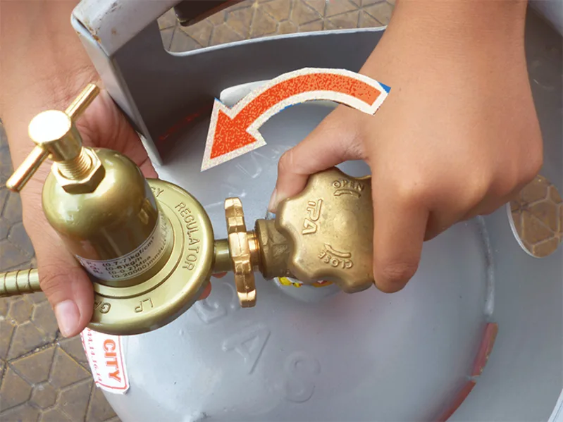 Kiểm tra bình gas khi nhận hàng giúp hạn chế rủi ro thiếu cân, bình cũ hoặc bình không an toàn.