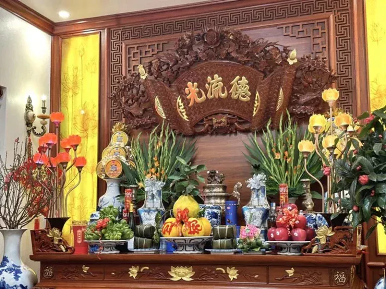 cach-bo-tri-ban-tho-gia-tien-hop-phong-thuy-va-nhung-dieu-can-luu-y-7